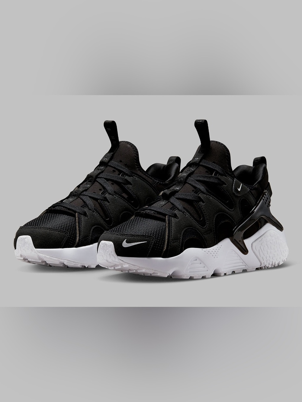 Nike Air Huarache Craft sneakers in black and white W7/M5.5